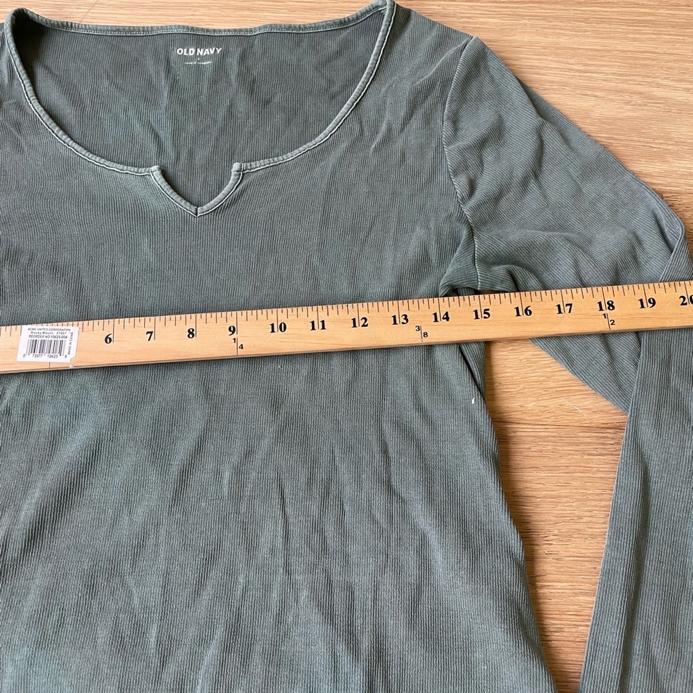 Old Navy Olive Green Long Sleeve Tee - Picture 4 of 5